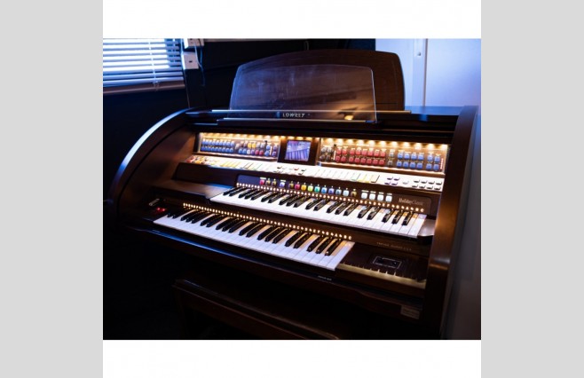 Used Lowrey Holiday Classic Organ All Inclusive Top Grade Package (SN:00A300 609E9 50653) - Image 4